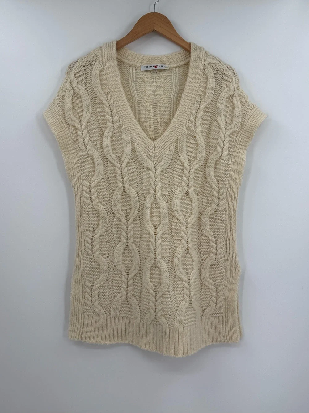 Trina Turk Cable Knit V-Neck Wool Blend Tunic Sweater Vest | Cream | Medium